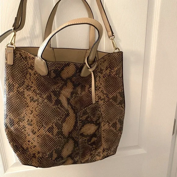 CHARMING CHARLIE SNAKESKIN HOBO 🐍 - Picture 4 of 6
